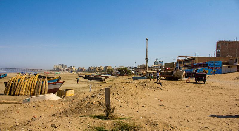 VENTA DE AMPLIO TERRENO FRENTE AL MAR - PIMENTEL